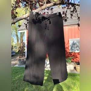 Loft Size 8 black crop trouser